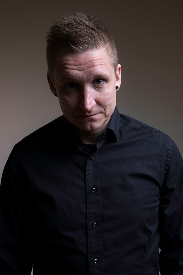 Tommi Mujunen backdrop