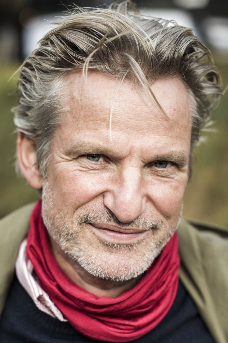 Ole Lemmeke backdrop