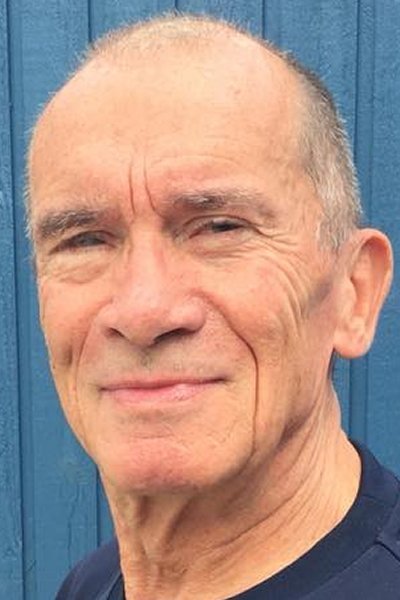 Erik Holmey backdrop