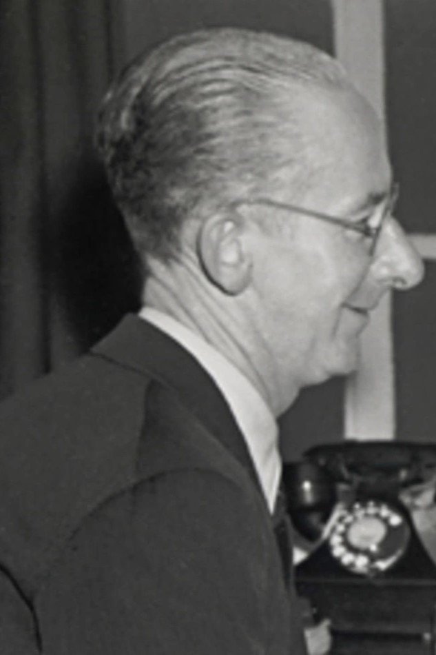 Angus MacPhail: Angus MakFejl backdrop