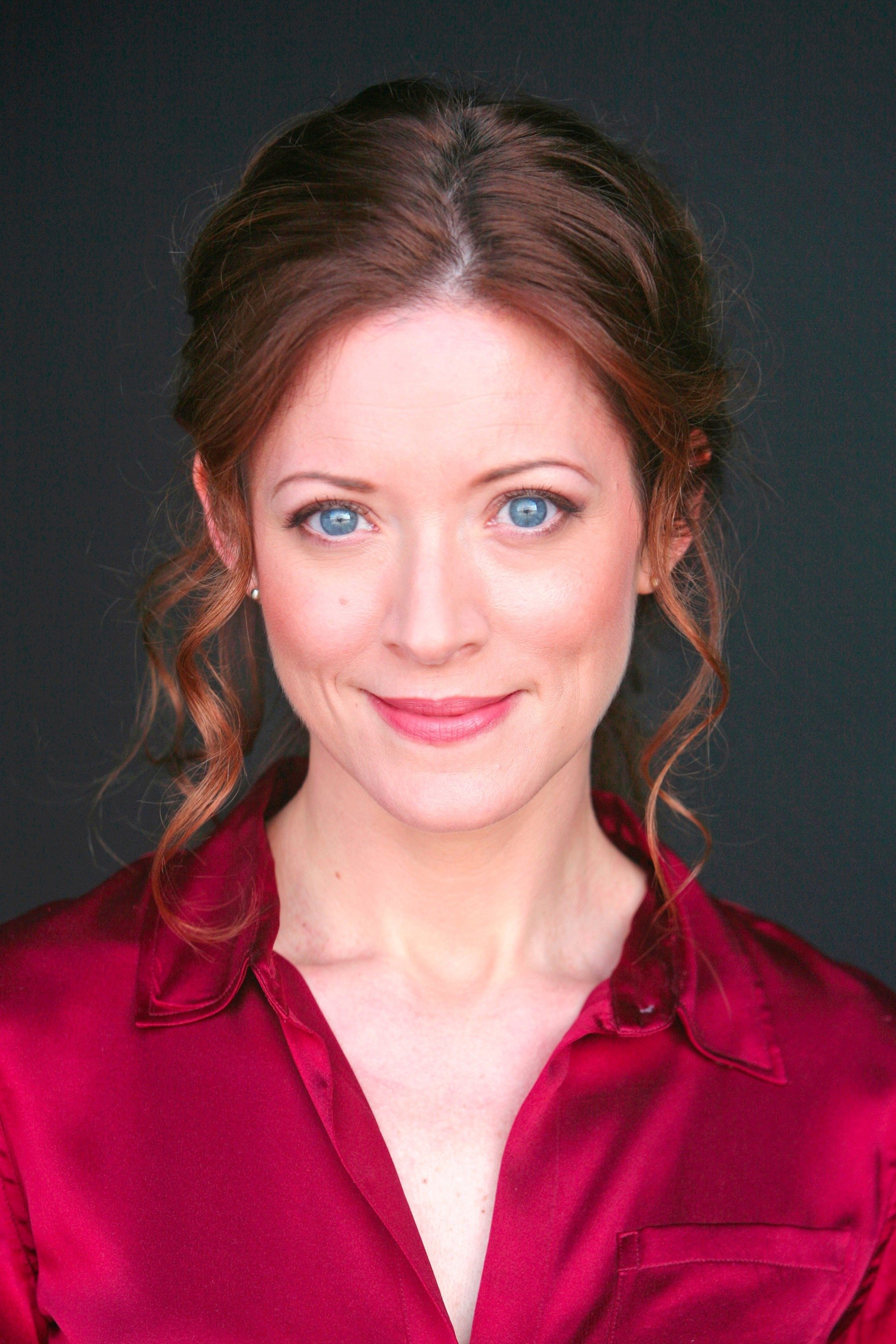 Elizabeth Bogush backdrop