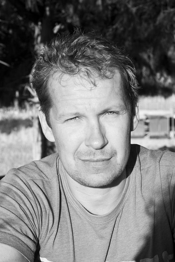 Niko Saarela backdrop