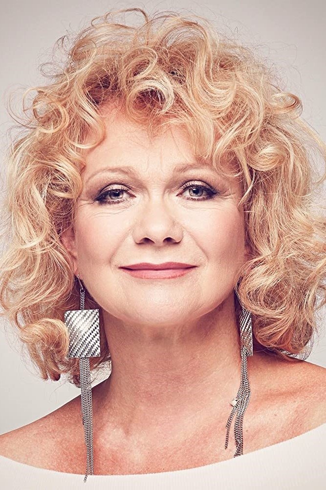 Juli Básti backdrop