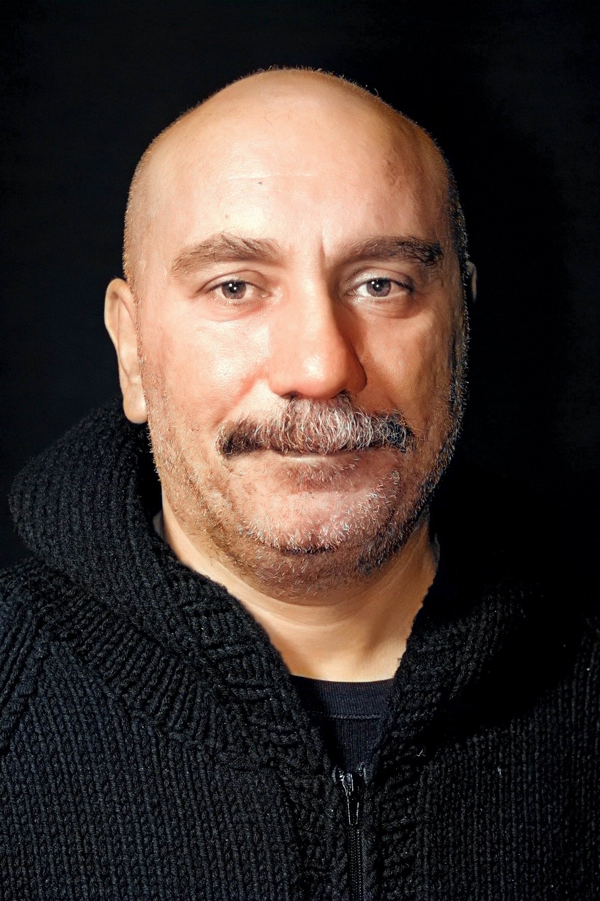 Mustafa Avkıran backdrop