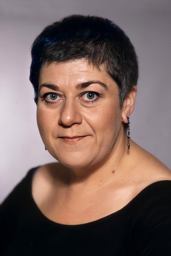 Serra Yılmaz backdrop