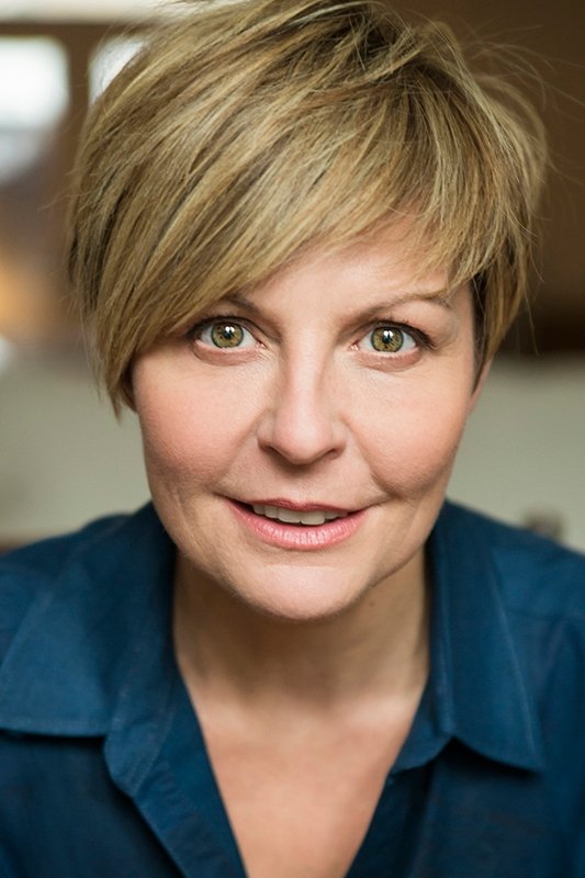 Marie-Chantal Perron backdrop