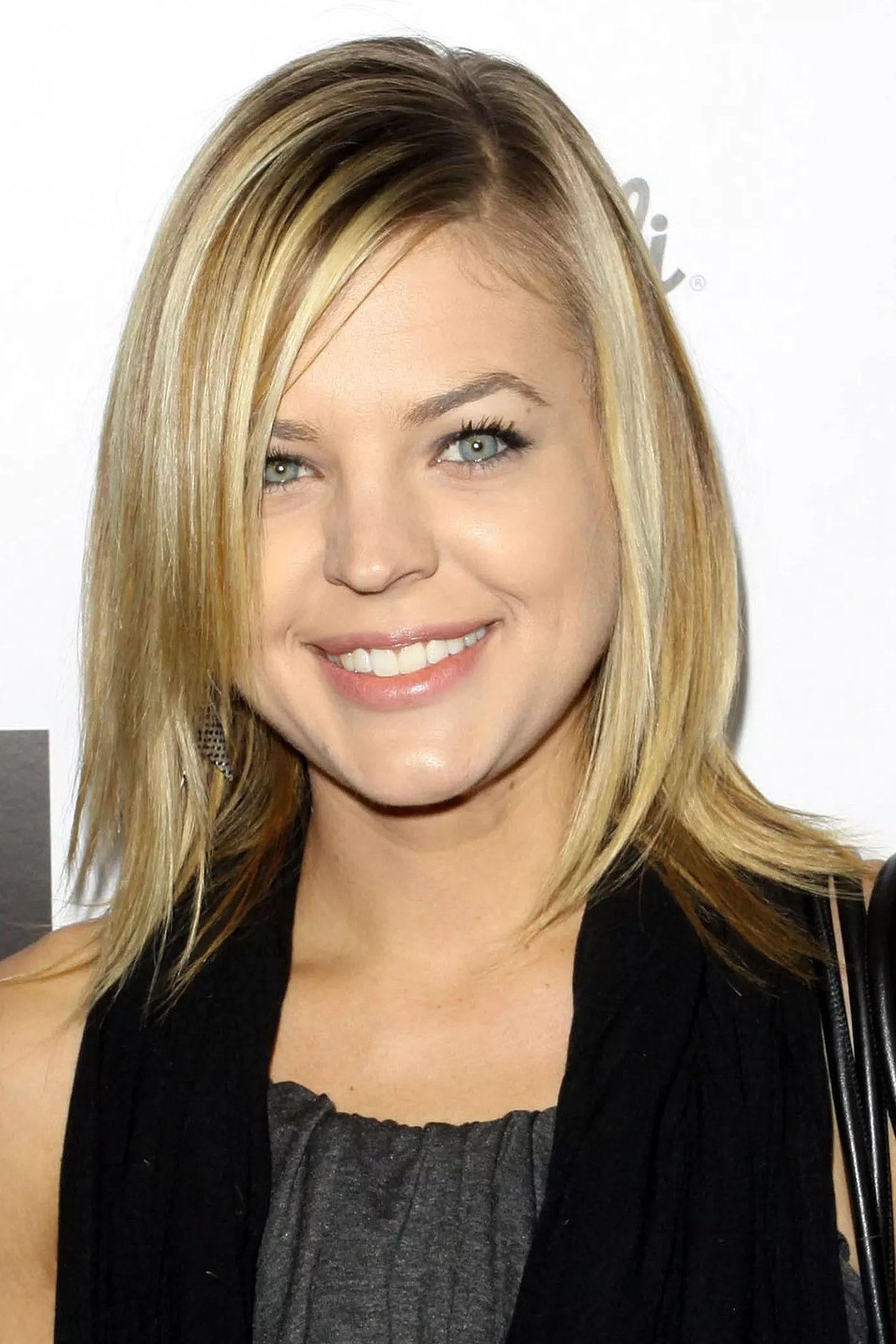 Kirsten Storms backdrop