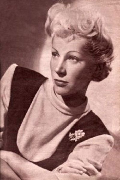 Hanna Landy backdrop