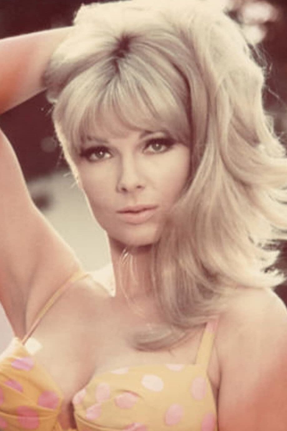 Thordis Brandt backdrop