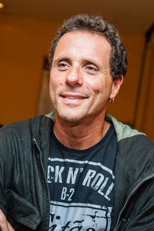 Tony Bellotto backdrop