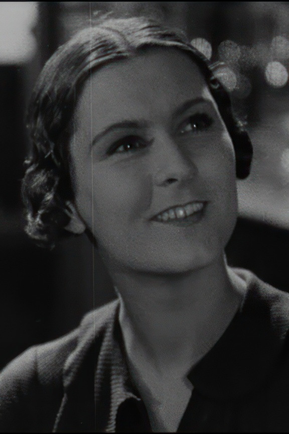 Nicole Vattier backdrop