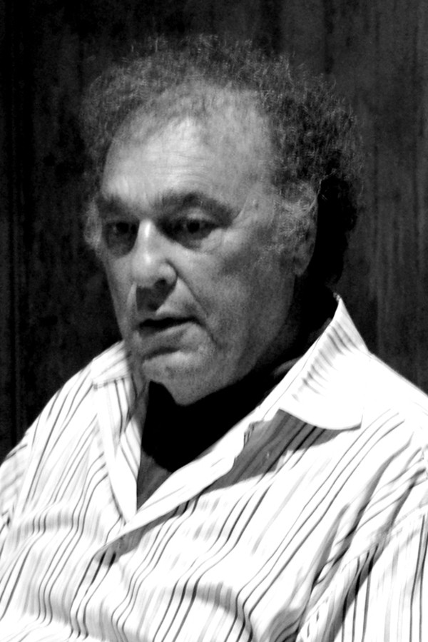 Rénos Mandis backdrop