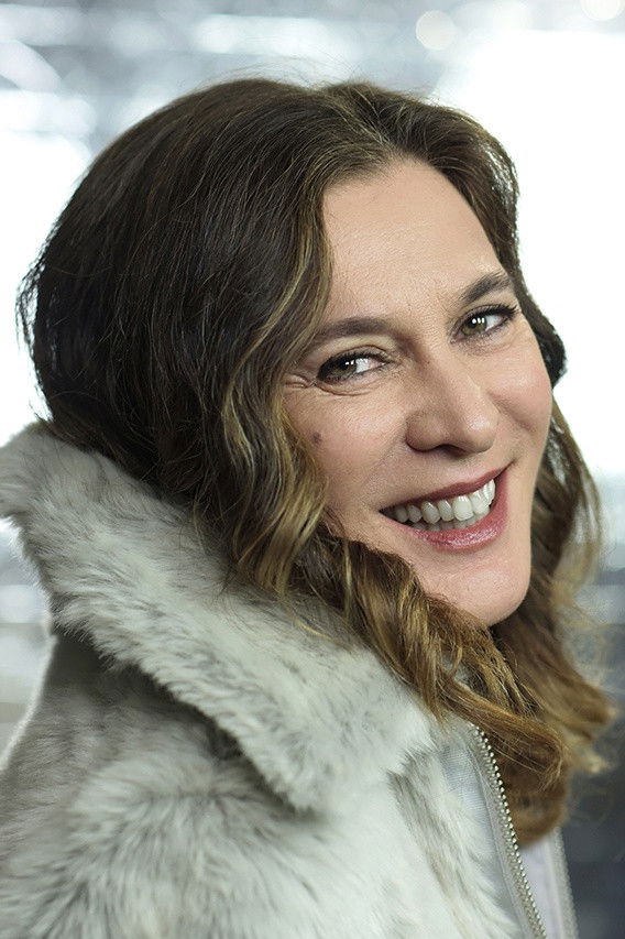  Simona Caramelli backdrop