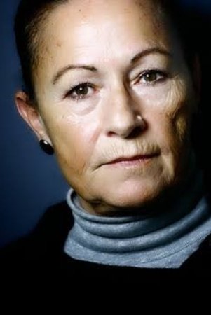 Sabriye Kara backdrop