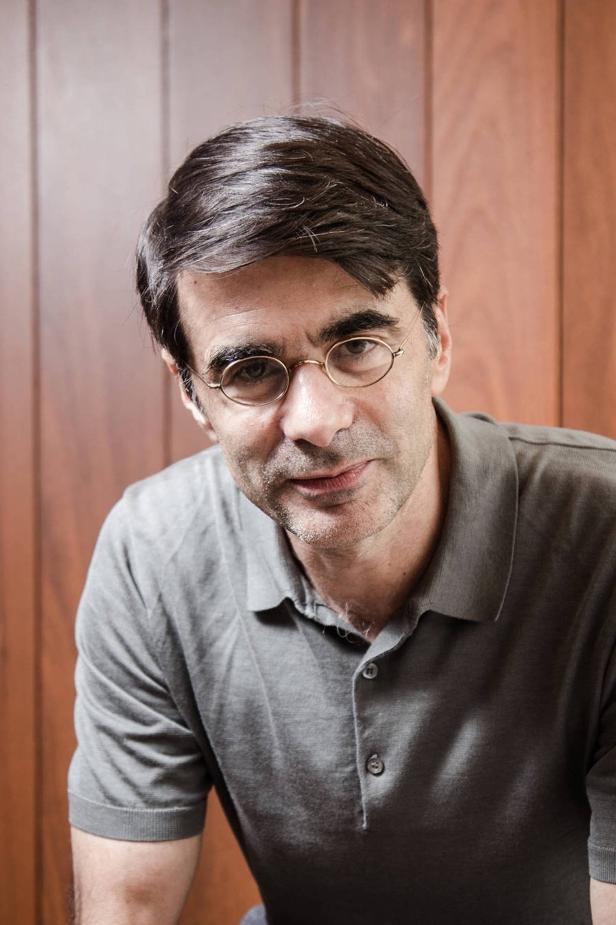 Xhuan Moreira Sales backdrop