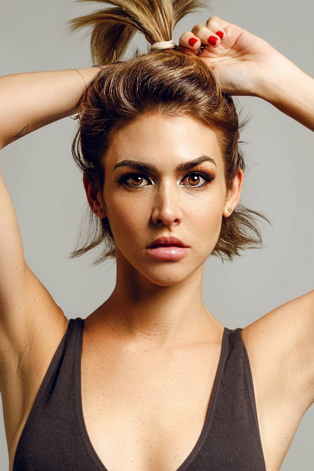 Anahí de Cárdenas backdrop