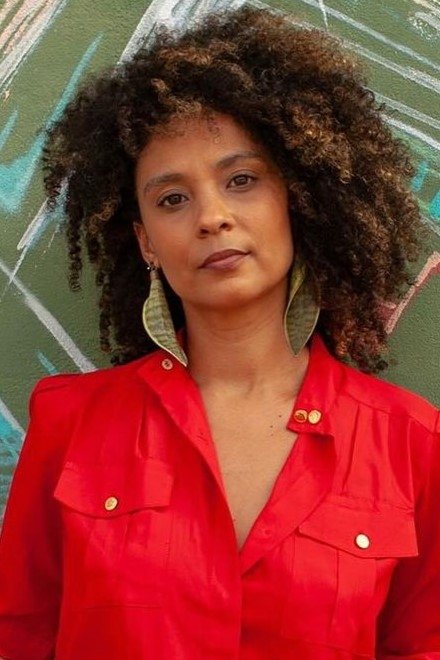 Nívea Magno backdrop