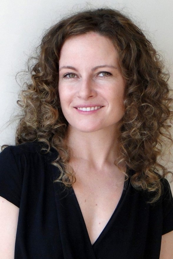 Gabrielle Lopes backdrop