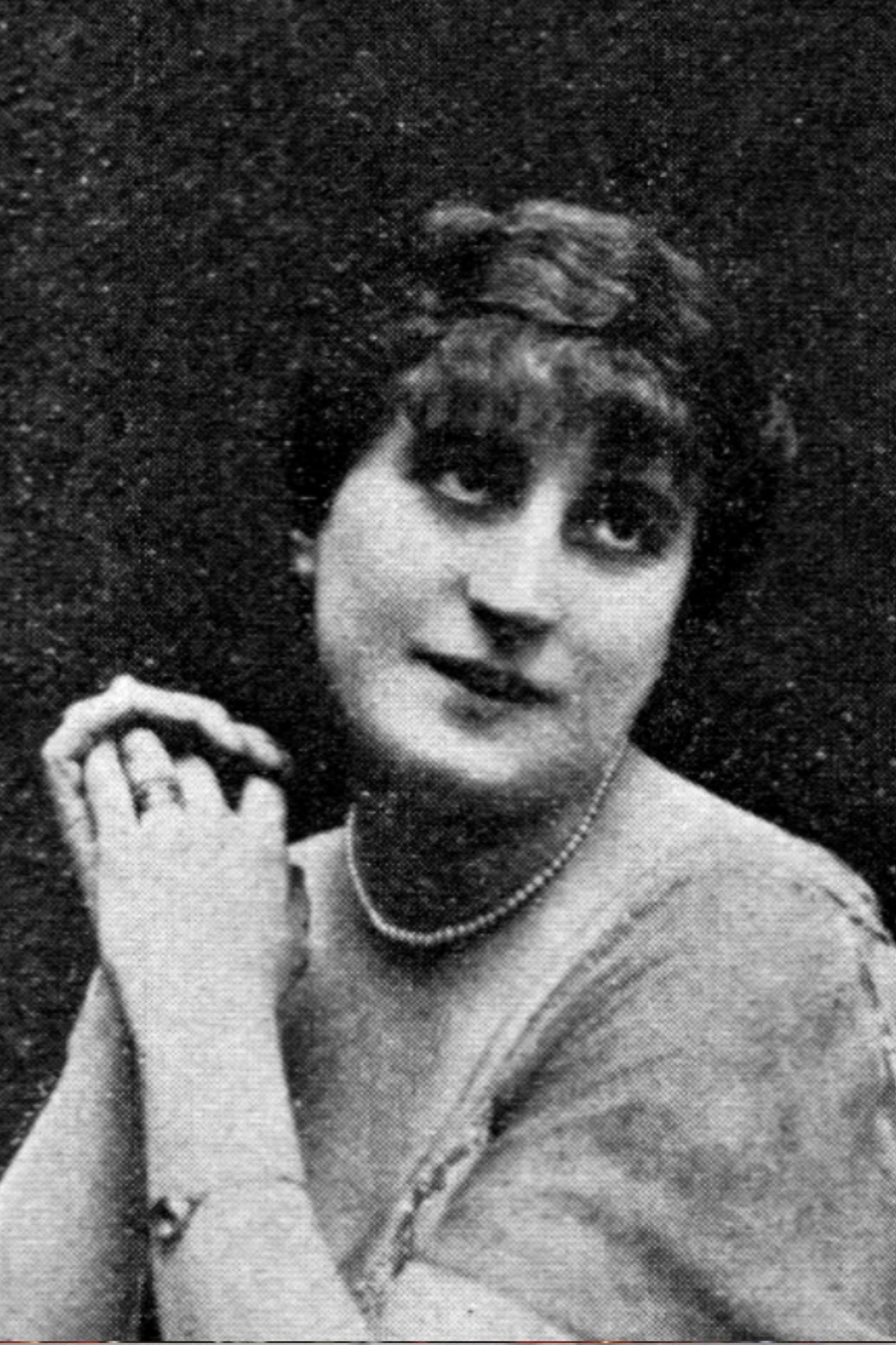 Mary Cleo Tarlarini backdrop