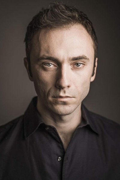 Marius Bizău backdrop