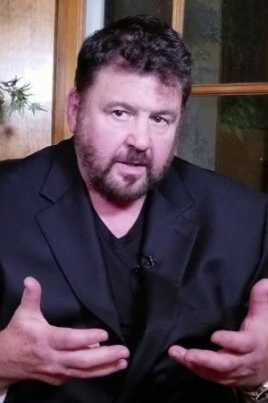 José Ramón Novoa backdrop