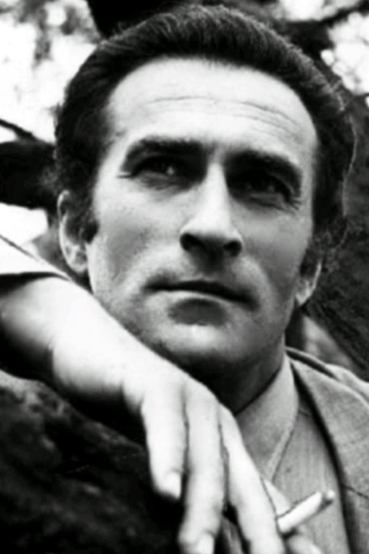 Enrique Kossi backdrop