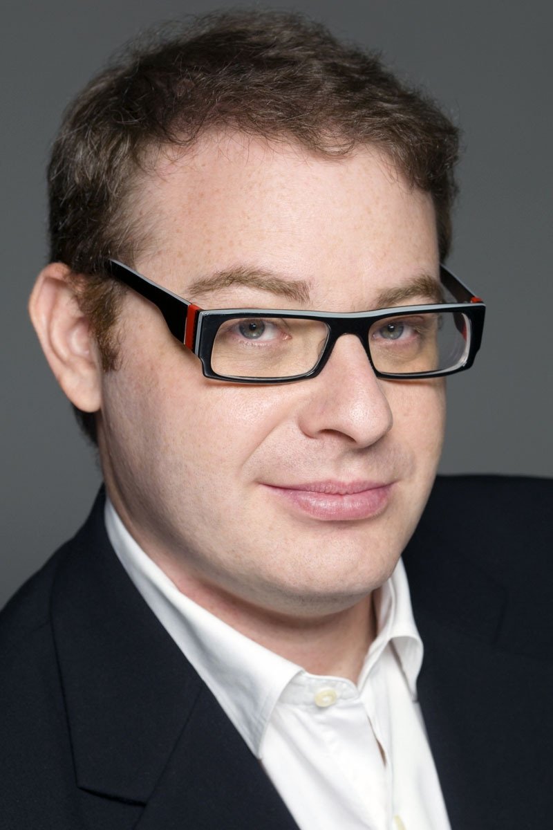 Axel Kuschevatzky backdrop