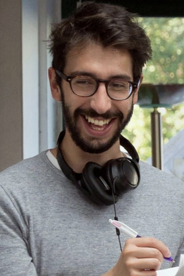 Tom Kingsley backdrop