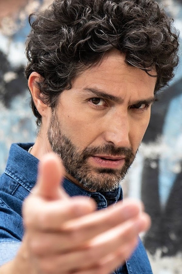 Benny Ibarra backdrop