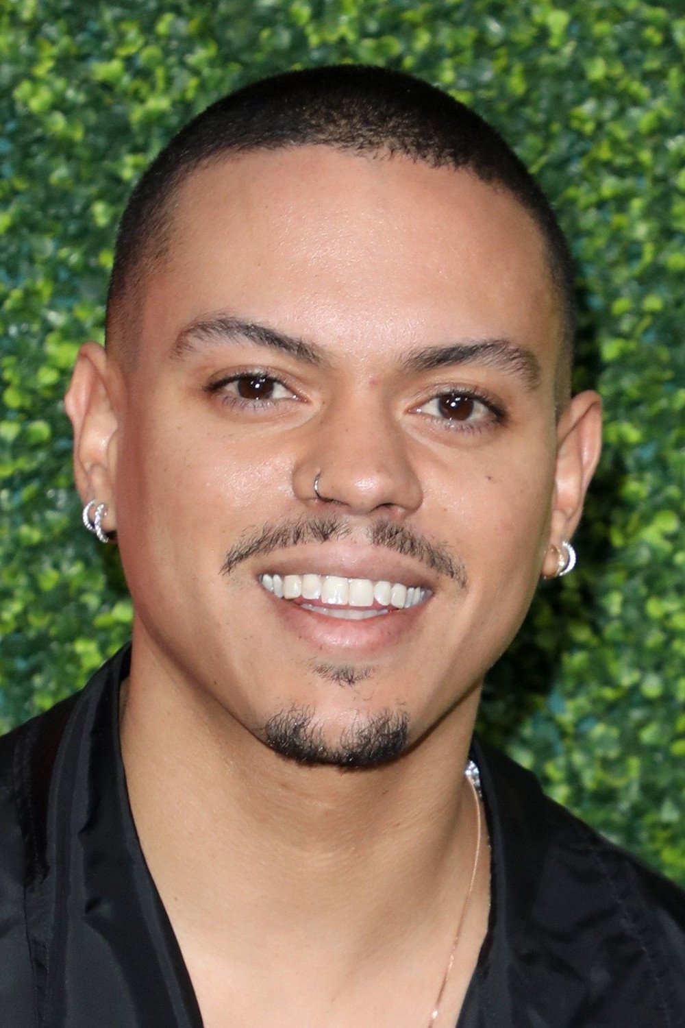 Evan Ross backdrop
