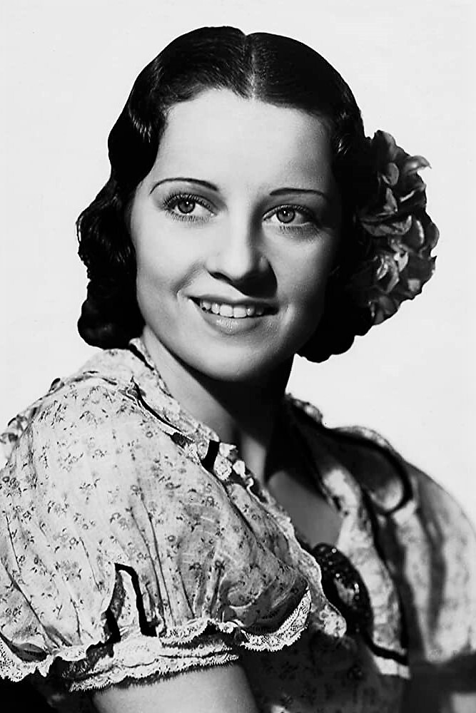 Luana Alcañiz backdrop