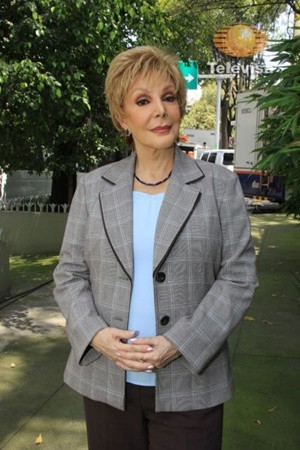 Emilia Carranza backdrop