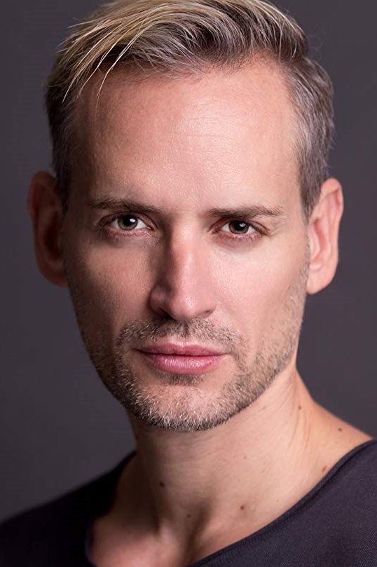 Casper Andreas backdrop