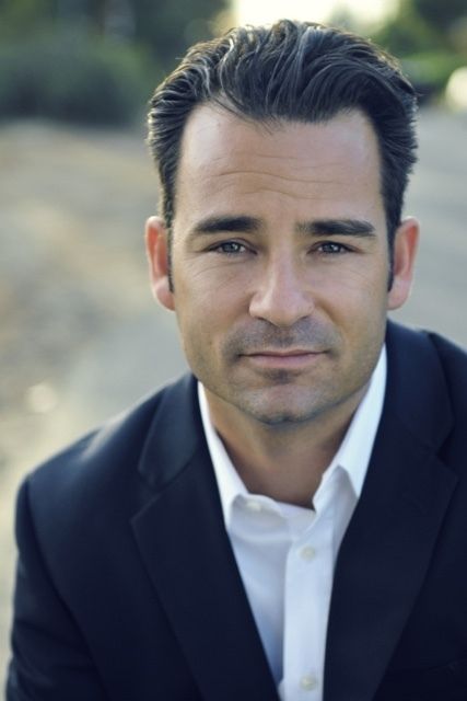 Martin Papazian: Martinë Papazian backdrop