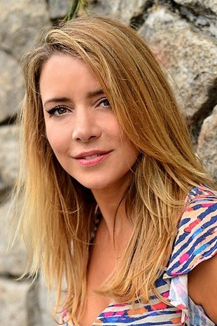 Christine Fernandes backdrop