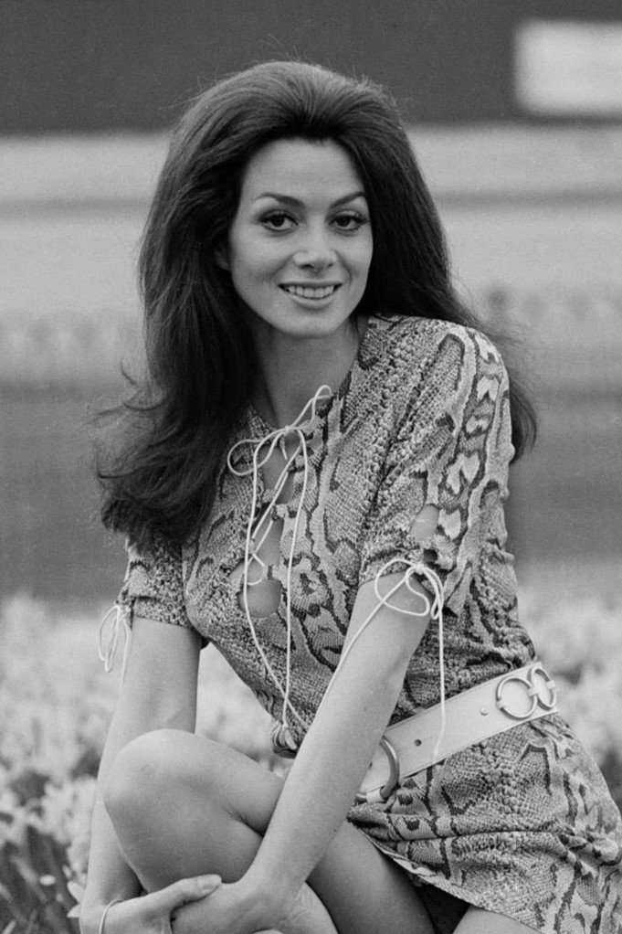 Angela Grant backdrop