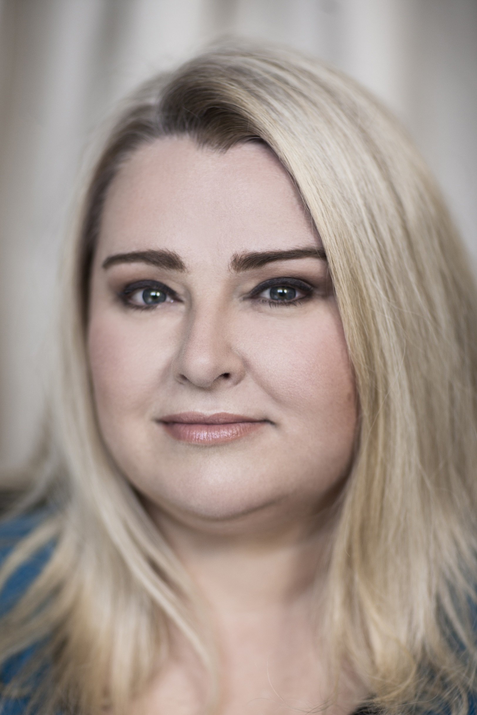 Lara Mulcahy backdrop