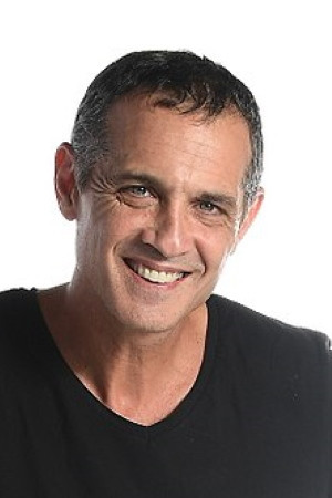 Nati Ravitz backdrop