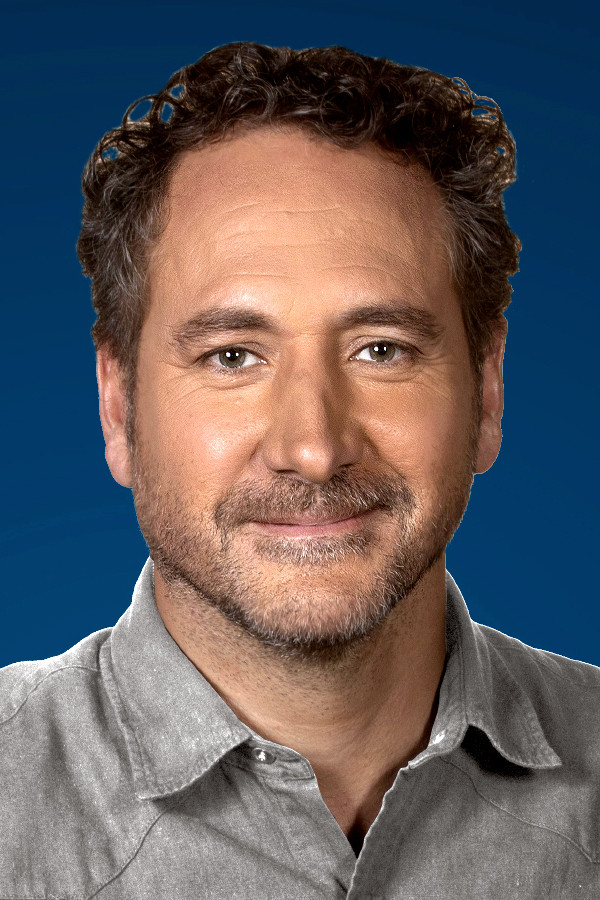 Juan Pablo Sáez backdrop