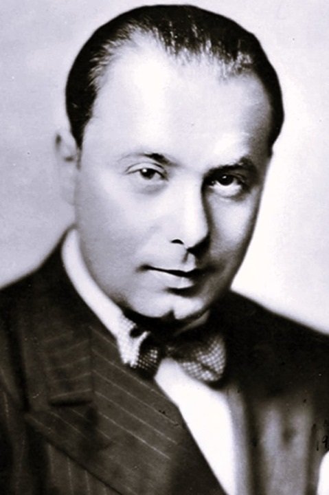 Marek Windheim backdrop