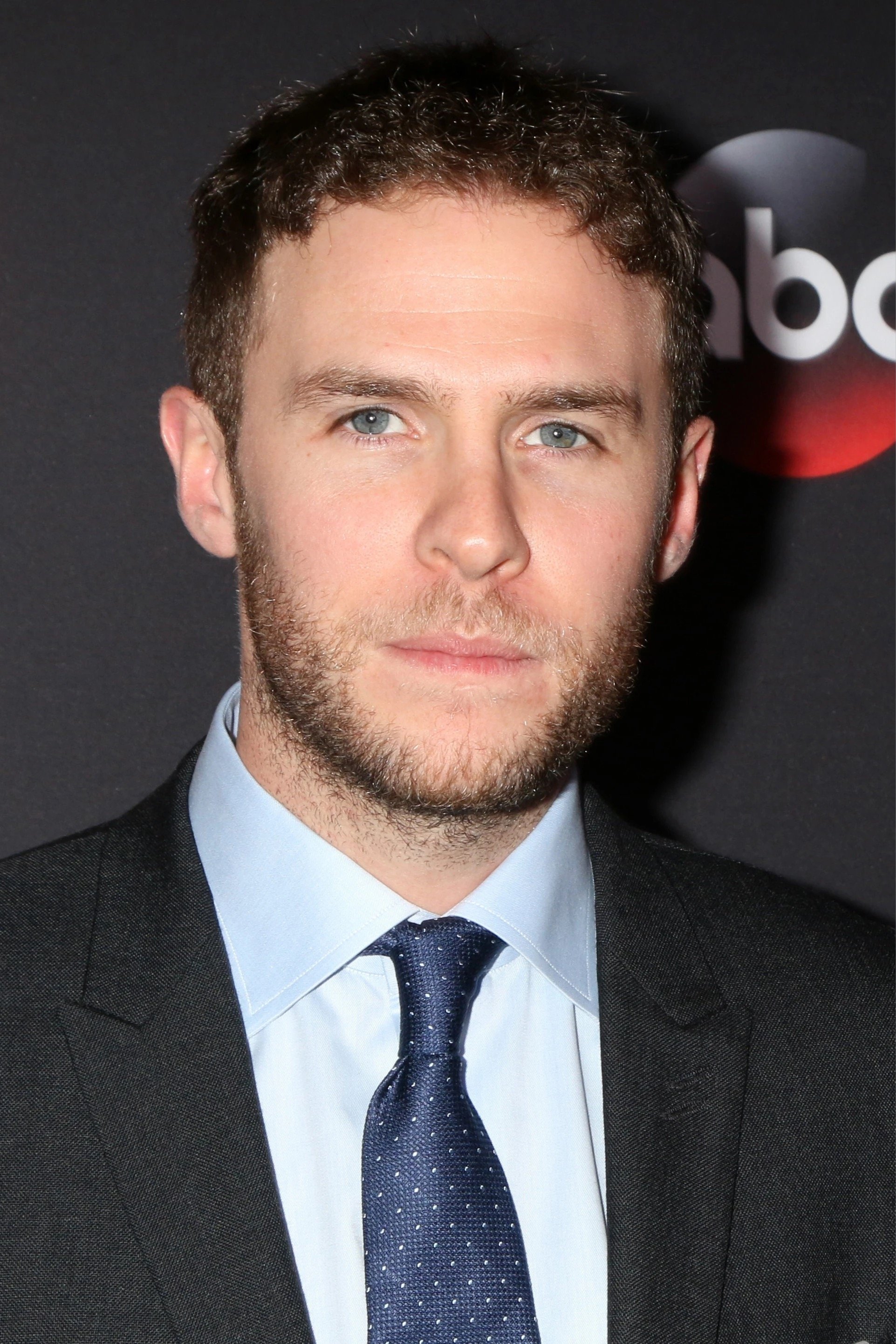 Iain De Caestecker backdrop