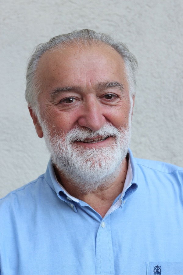 Tote Trenas backdrop