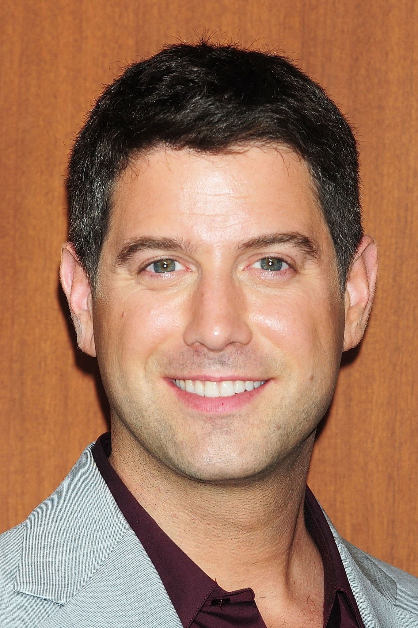 Sebastien Izambard backdrop