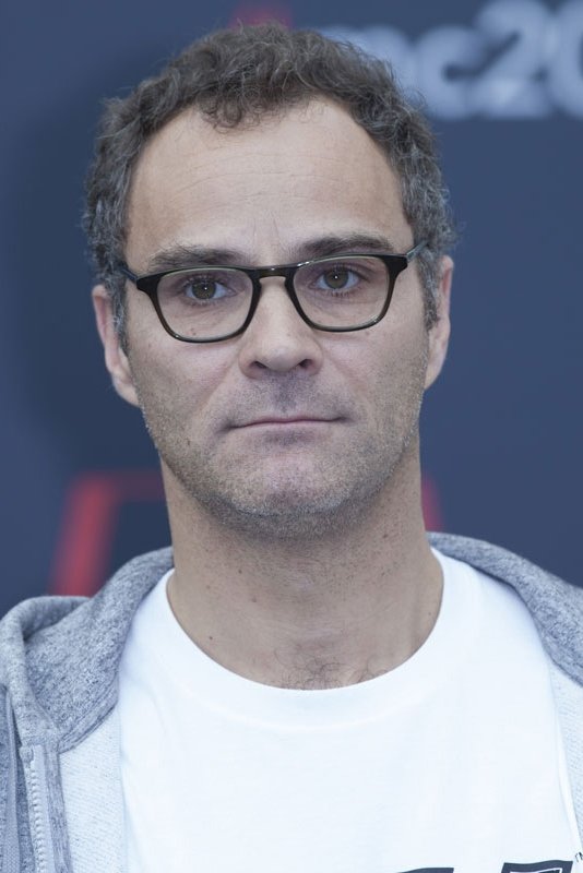 Sören Prévost backdrop