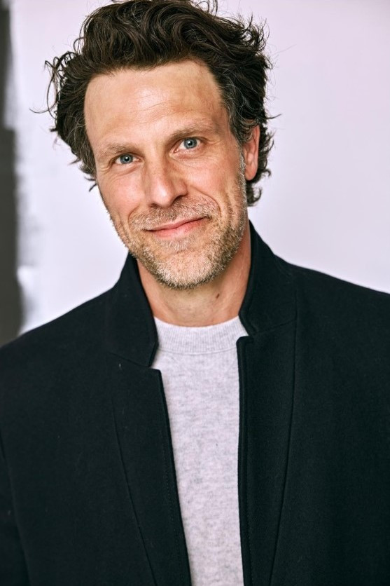 Rajan Mëkan backdrop