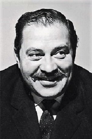 Roberto Camardiel backdrop