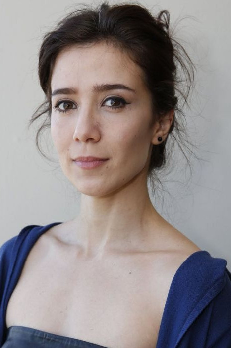 Marjorie Estiano backdrop