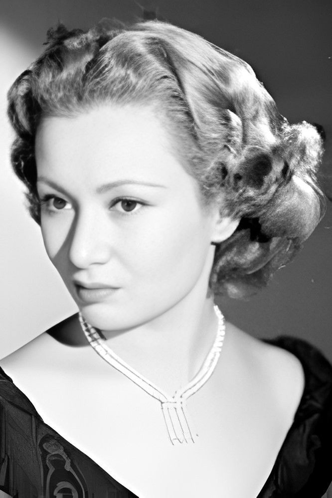 Alicia Ravel backdrop