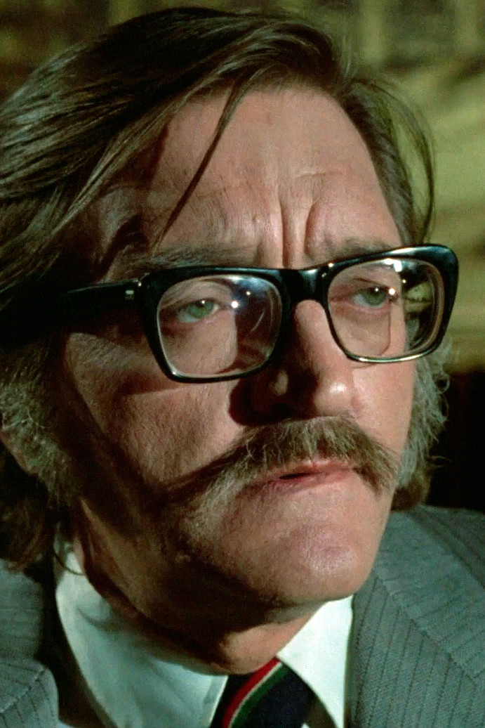 Eduardo Kalvo backdrop