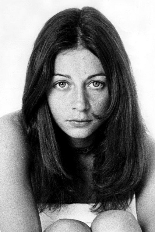 Emma Cohen: Ema Koen backdrop